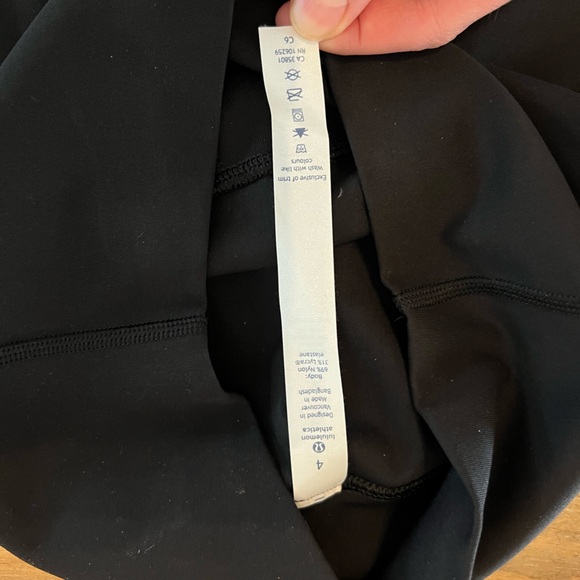 NWT Lululemon Black Wunder Under Crop. - Picture 3 of 7